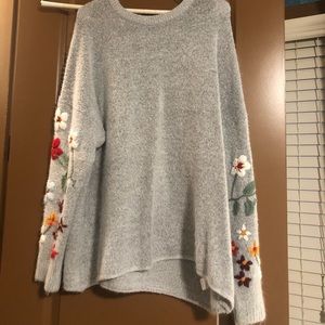 Sweater with embroidered flowers